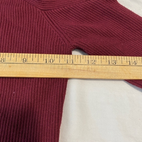 Guess Long Sleeve Women's Crossover Open Shoulder Burgundy Sweater Size Large - Picture 7 of 10